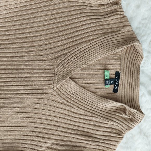 Sweater - Picture 2 of 3